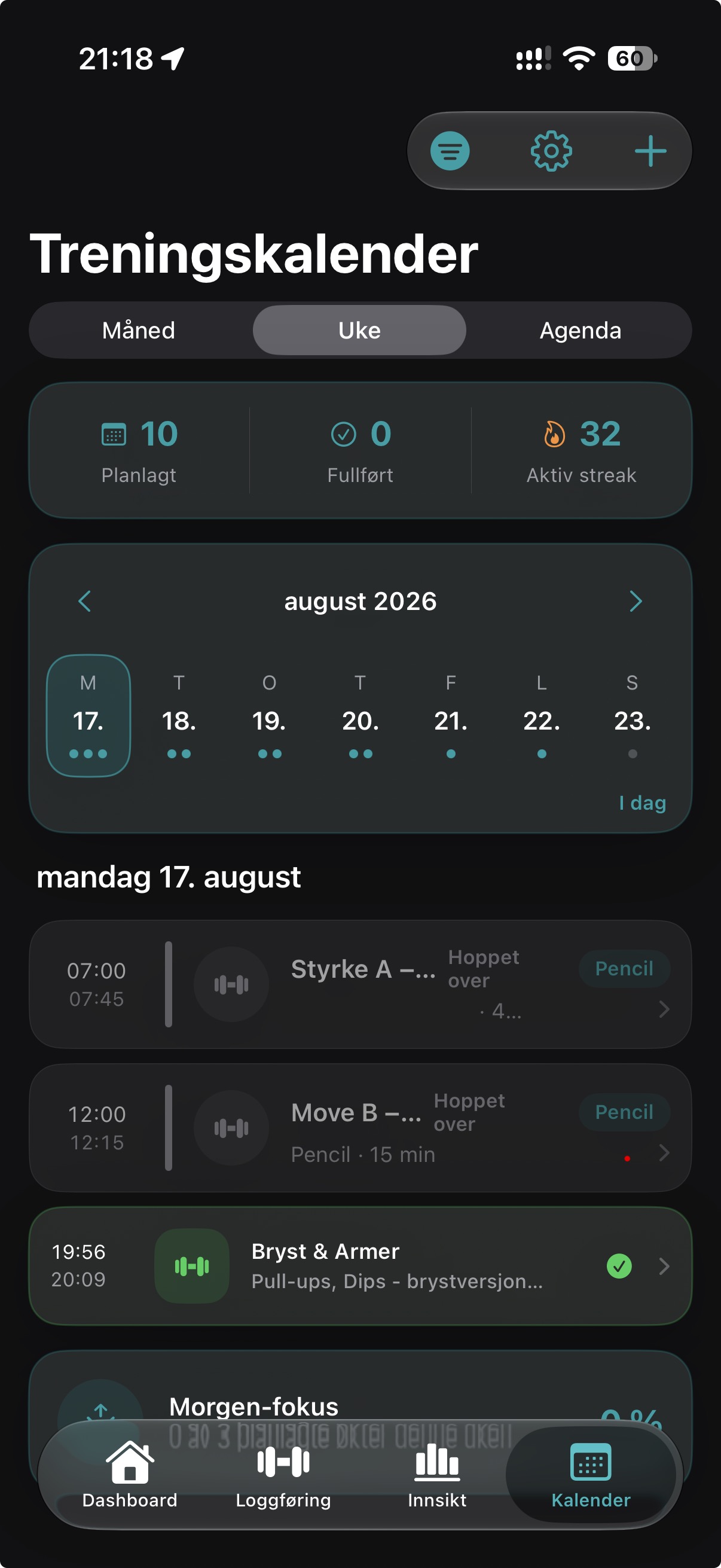 Treningskalender i Pencil med ukevisning, planlagte økter, fullførte økter og aktiv streak på 32 dager.